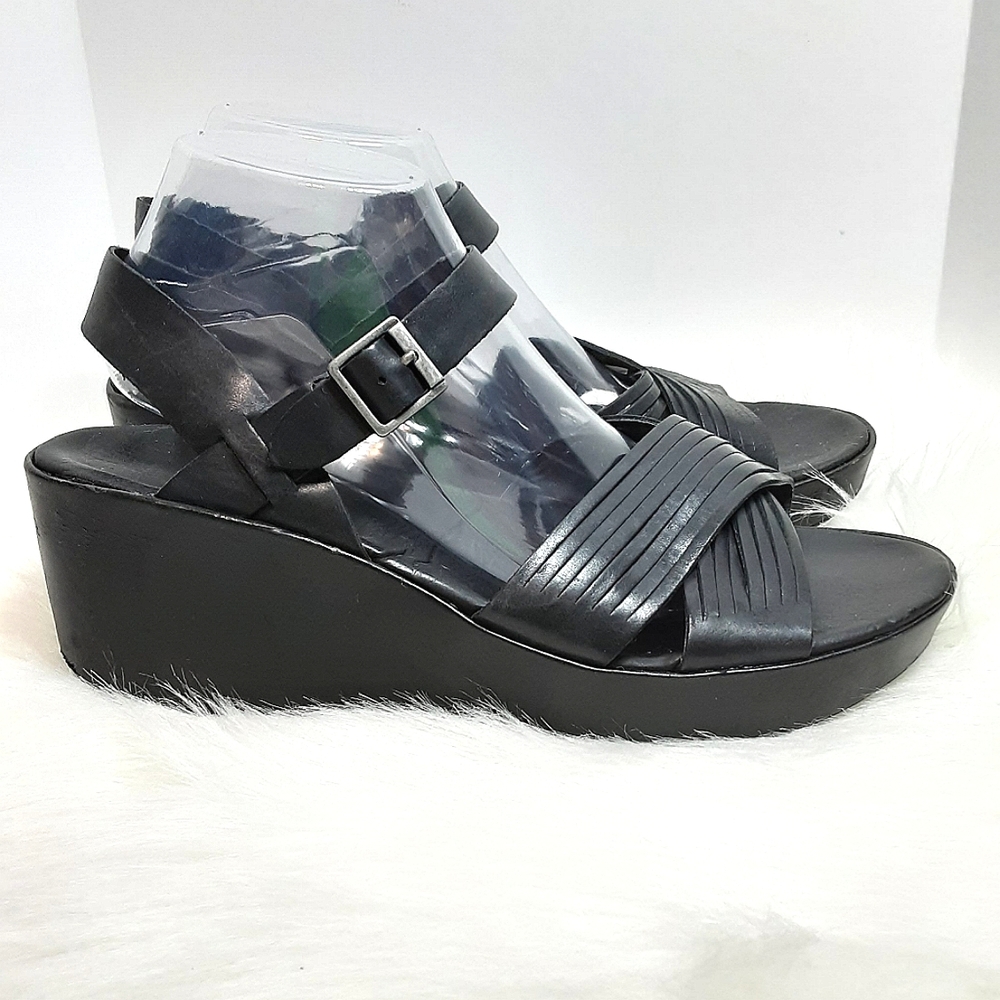 Korks Black Leather Platform Sandal.